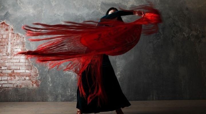 flamenco táncos kendővel